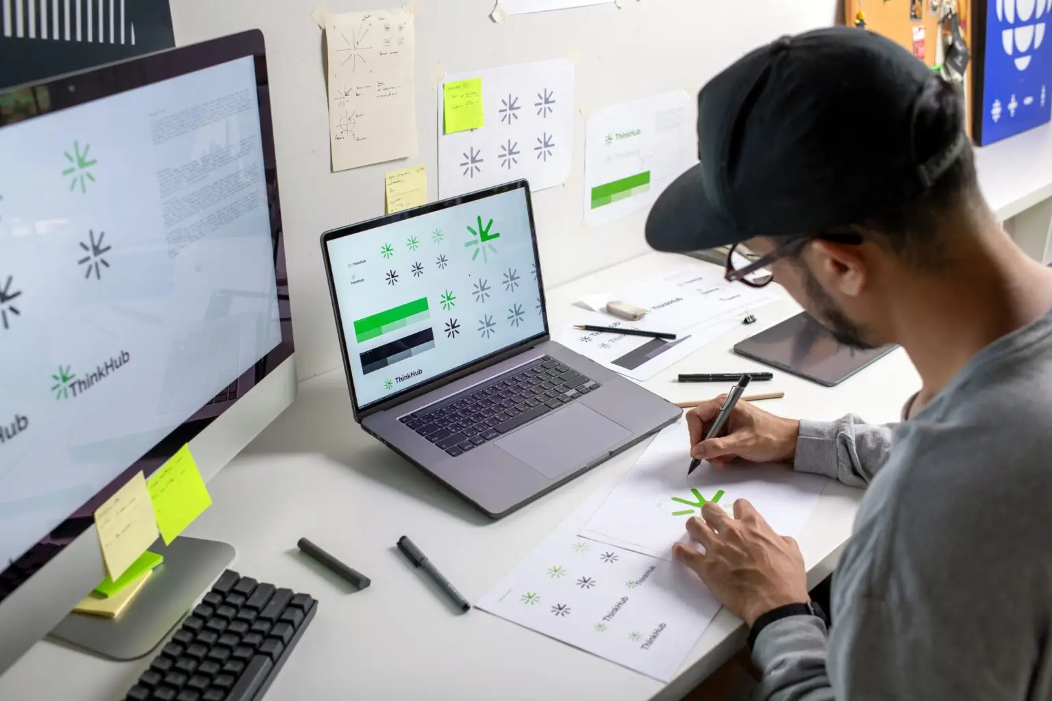 Asian,Graphic,Designer,Making,Notes,On,Logo,Designs,,Using,Computers,