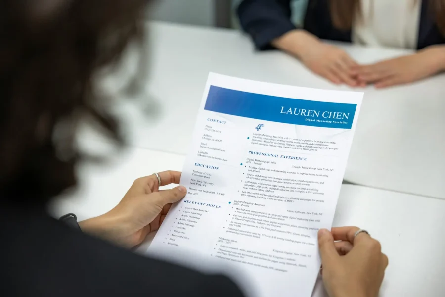 resume-genius-9si2noVCVH8-unsplash